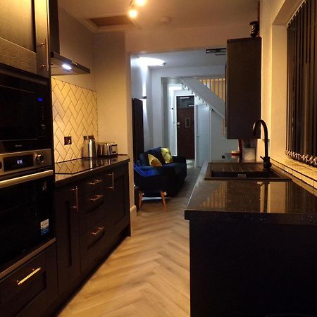 Hazelhurst House - 4 Bedrooms 2 Bathrooms Stoke-on-Trent Eksteriør billede