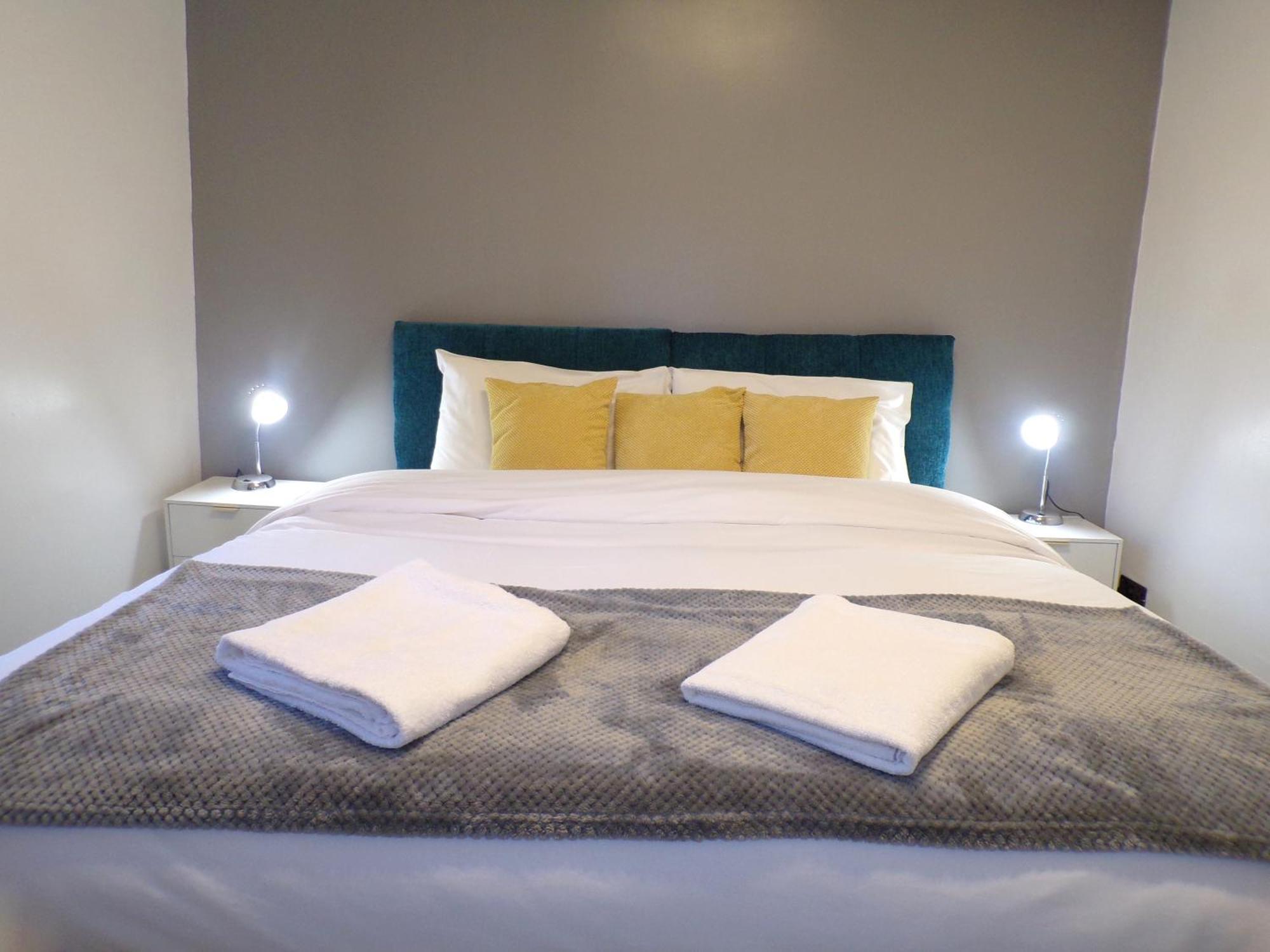 Hazelhurst House - 4 Bedrooms 2 Bathrooms Stoke-on-Trent Eksteriør billede