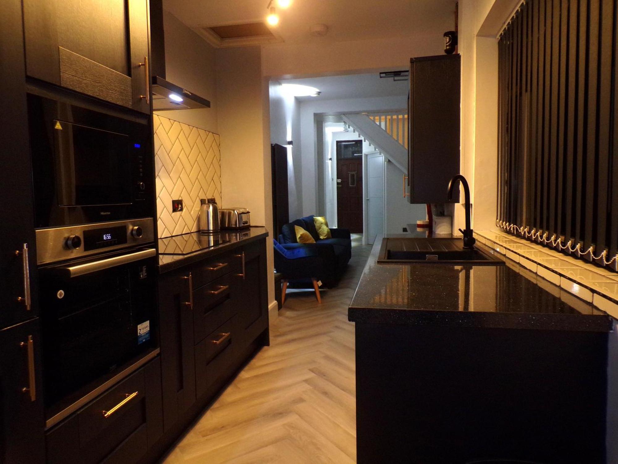 Hazelhurst House - 4 Bedrooms 2 Bathrooms Stoke-on-Trent Eksteriør billede