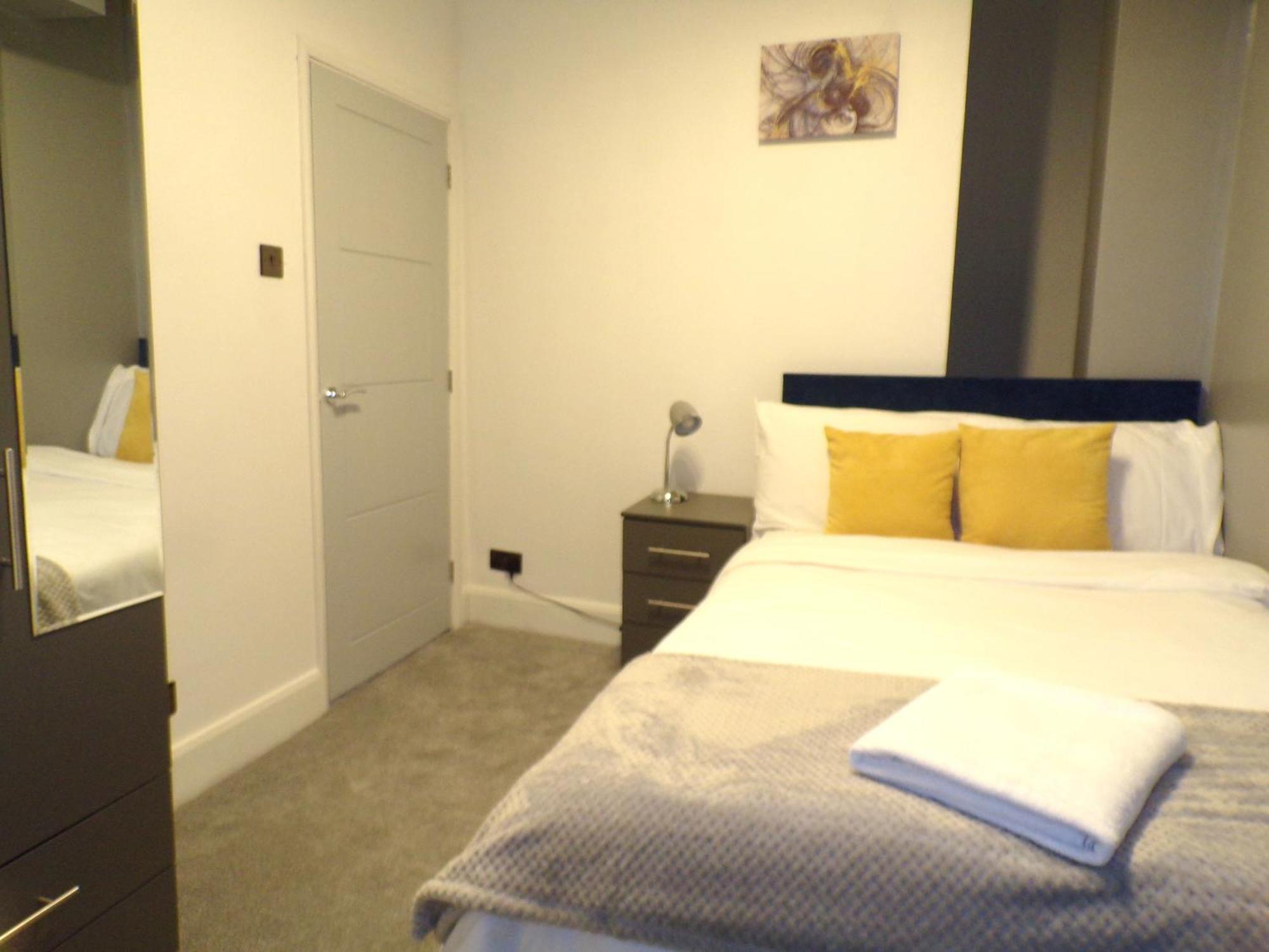Hazelhurst House - 4 Bedrooms 2 Bathrooms Stoke-on-Trent Eksteriør billede
