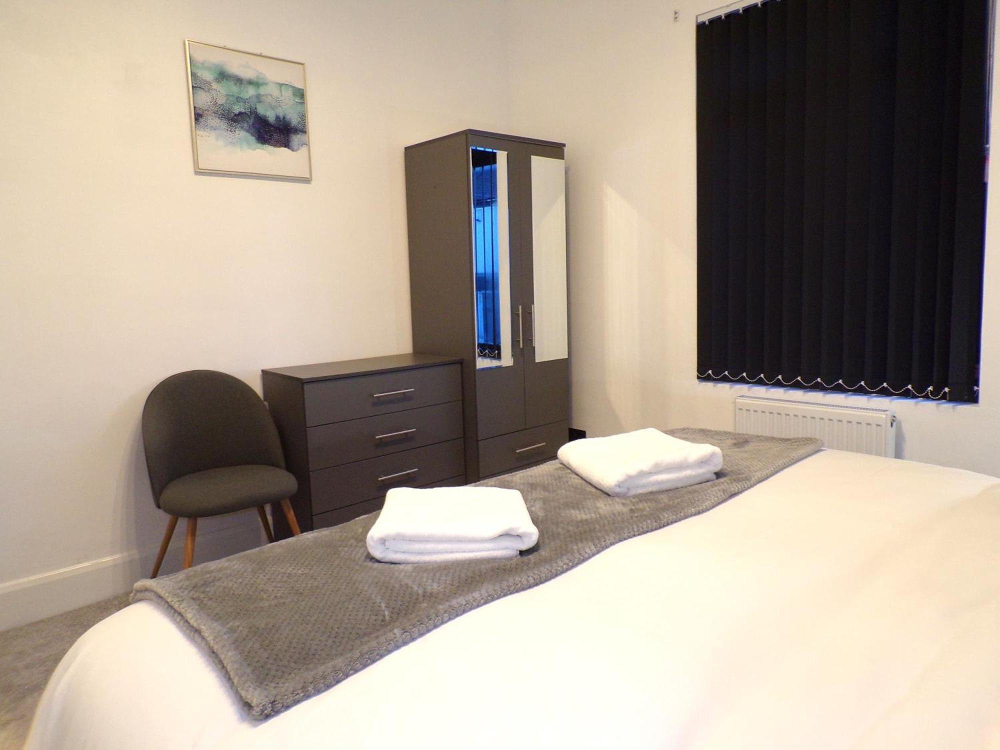 Hazelhurst House - 4 Bedrooms 2 Bathrooms Stoke-on-Trent Eksteriør billede
