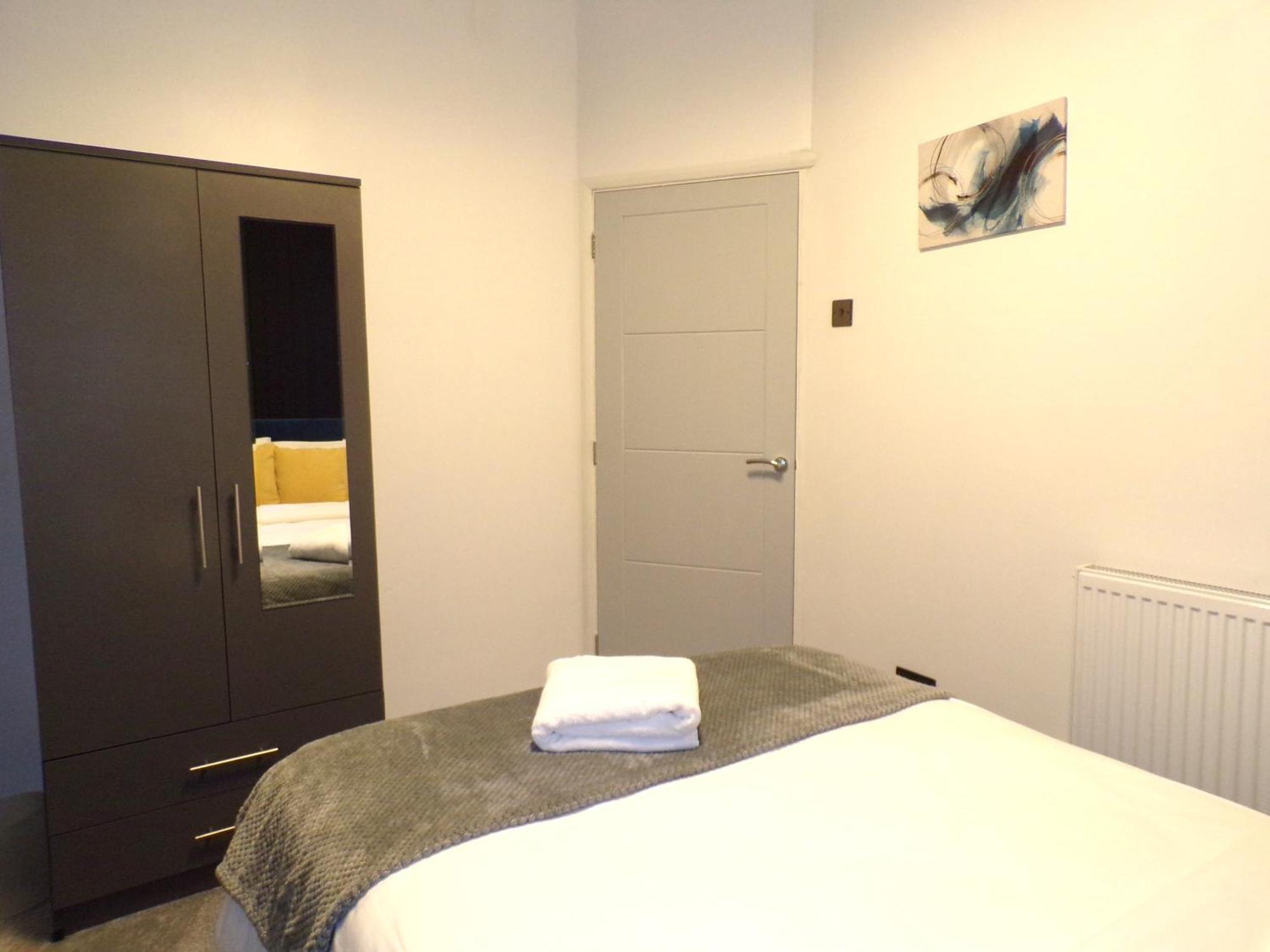 Hazelhurst House - 4 Bedrooms 2 Bathrooms Stoke-on-Trent Eksteriør billede