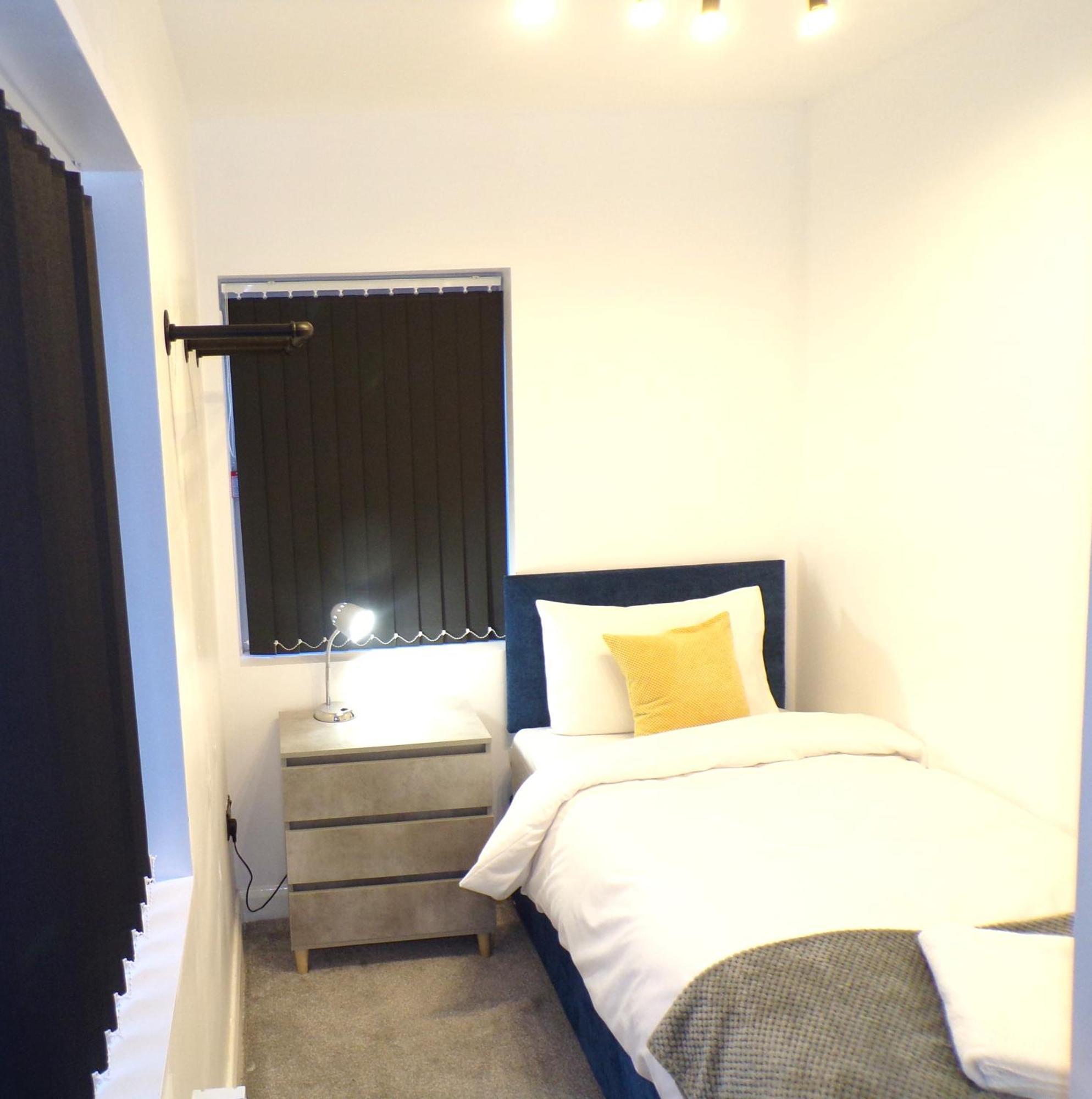 Hazelhurst House - 4 Bedrooms 2 Bathrooms Stoke-on-Trent Eksteriør billede