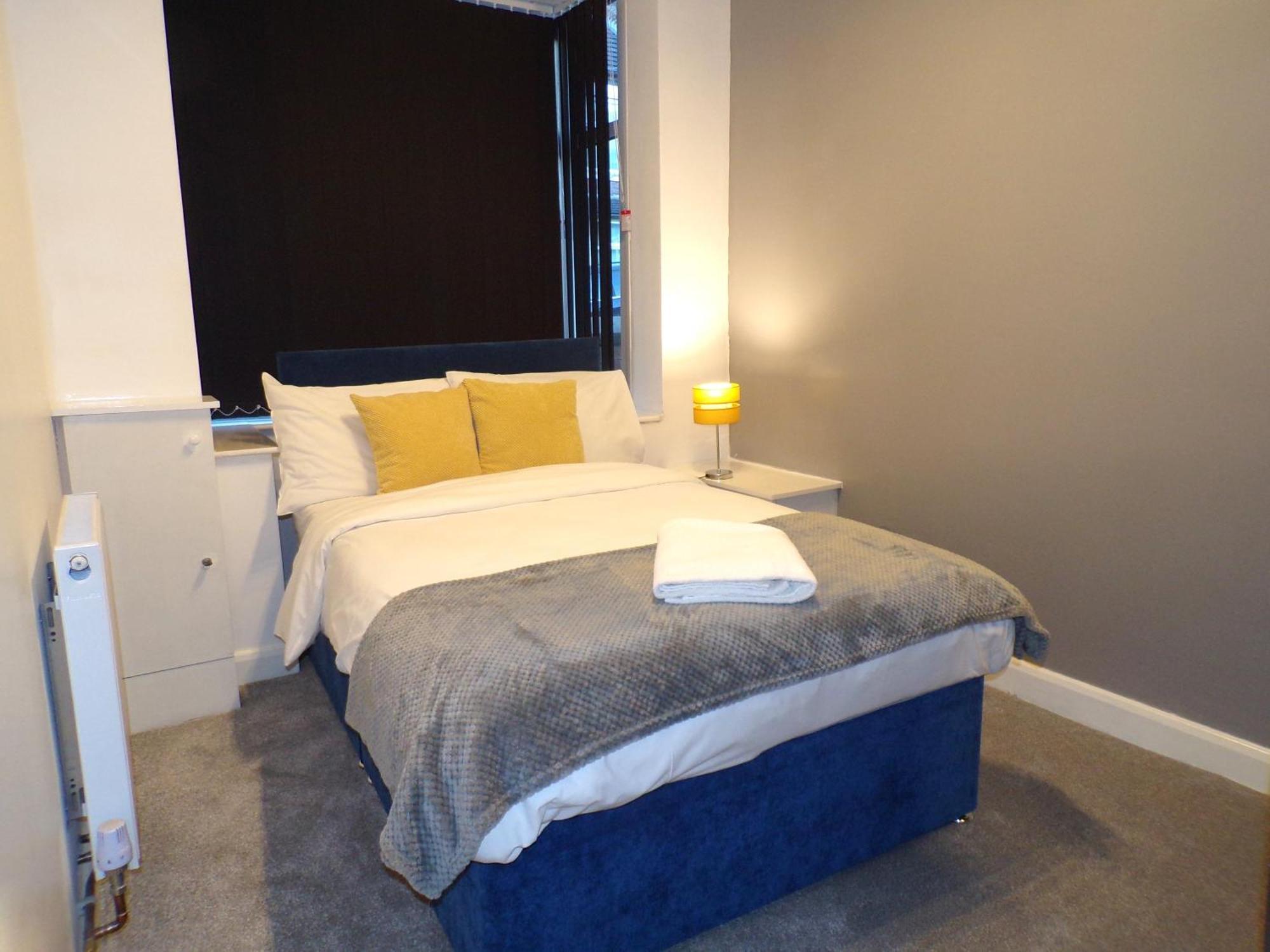 Hazelhurst House - 4 Bedrooms 2 Bathrooms Stoke-on-Trent Eksteriør billede